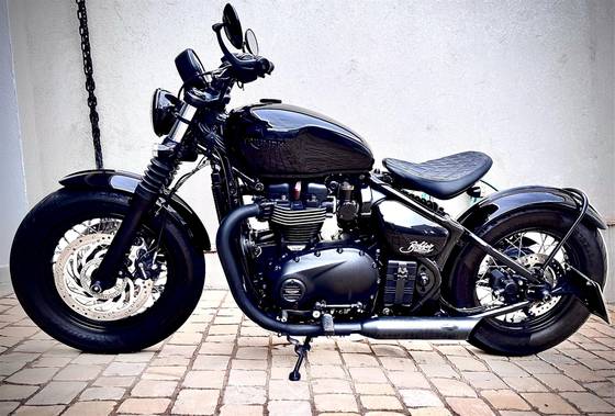 TRIUMPH BONNEVILLE BOBBER 1200 
